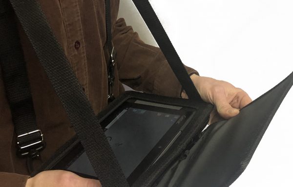4-bodový ramenní postroj pro odolný tablet